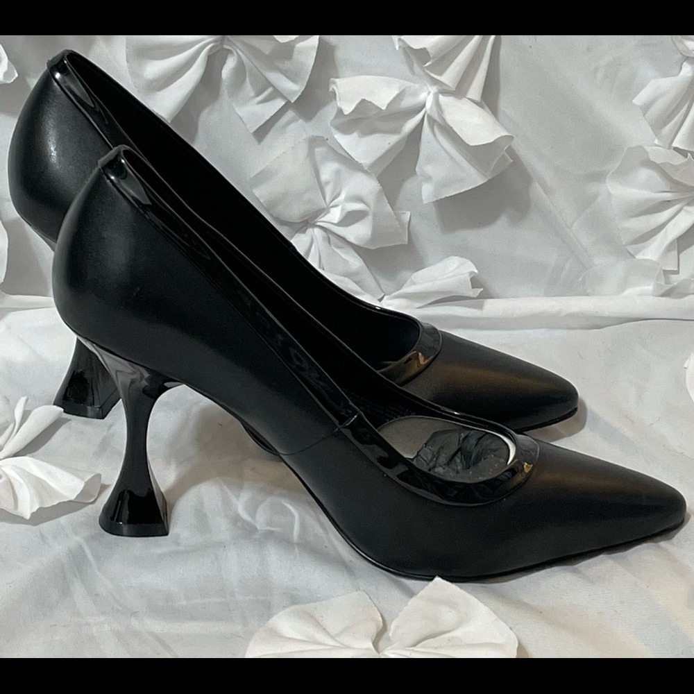 Karl Lagerfeld Lanea Leather Pump